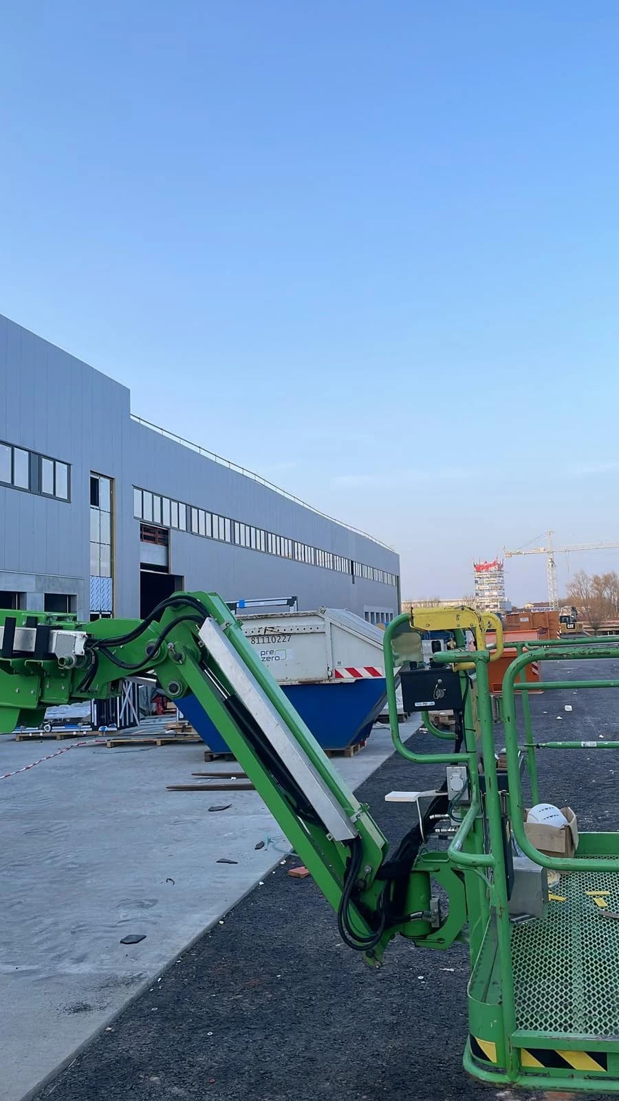 Prace montażowe z podnośników - CHRISBUD GROUP