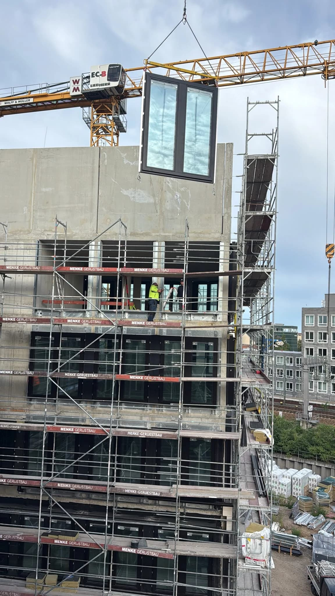 Usługi montażowe CHRISBUD GROUP - żuraw i montaż